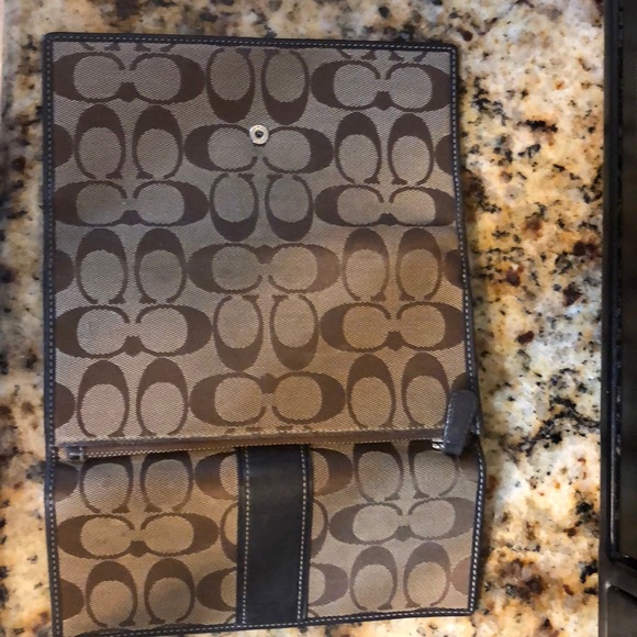 Authentic Signature Coach Wallet - Picture 3 of 3